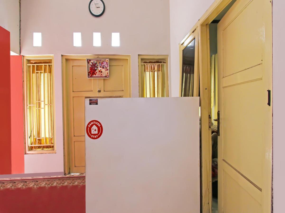 Oyo 3060 Al Fatih Guest House Syariah Tegal  Exterior photo