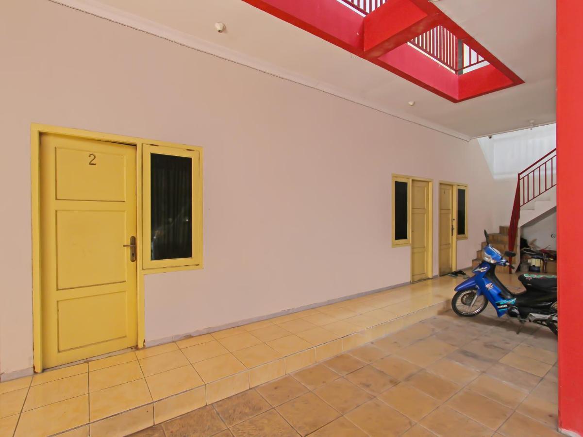 Oyo 3060 Al Fatih Guest House Syariah Tegal  Exterior photo